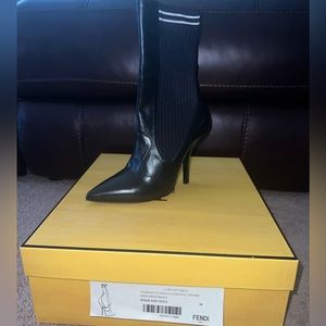 Brand new, never worn before Fendi Tronchetto Vitello Lucido+Fil.2 Righine